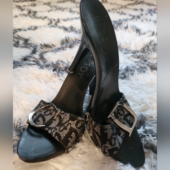 Authentic Dior low heels π   β¨οΈ π - Picture 5 of 7